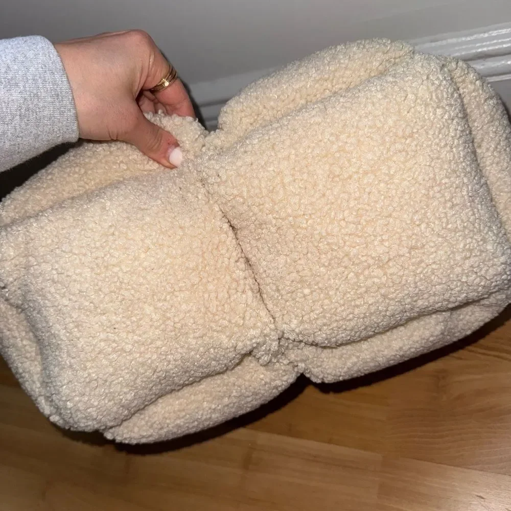 GOOD AMERICAN Sherpa Travel Bag